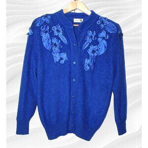 Vtg Laura 80s Angora & Wool Blue Beaded floral Sweater Y2K Long sleeve Size L?
